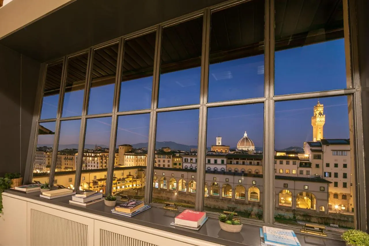 フィレンツェAttico Ponte Vecchio Vista Duomo+Parking+Terrazzoアパートメント フィレンツェ